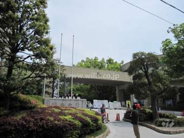 近くに関西大学があります