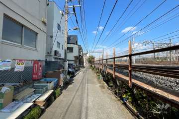 敷地東側の前面道路