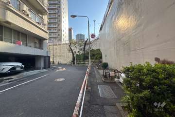 敷地東側の前面道路
