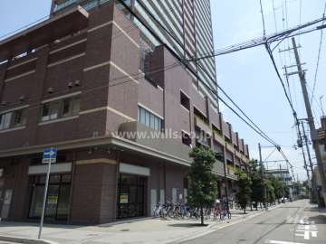 前面道路と１階部分