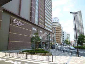 敷地の北側は、阪神「尼崎」駅前のロータリーに面しています。