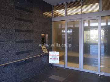 エントランスはオートロック付きです。