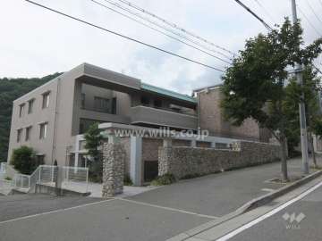 アーバンビュー芦屋山手B棟の外観（南東側から）