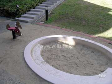 敷地内の小さな公園