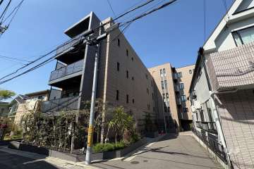 オープンレジデンシア目白フロントコートの外観（南東側から）