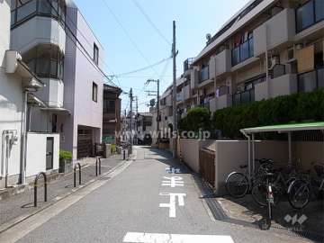 敷地東側の前面道路