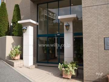 2層吹き抜けのエントランス
