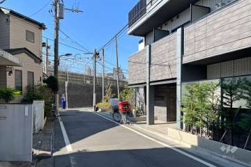 敷地南側の前面道路