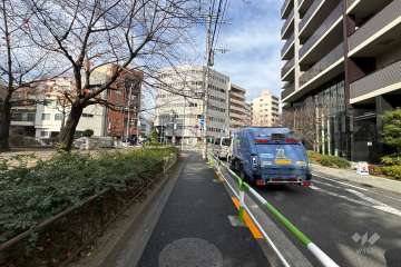 敷地西側の前面道路　