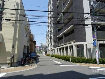 敷地南側の前面道路