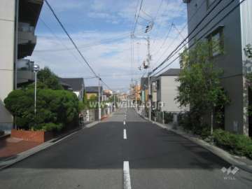 マンション南側の前面道路