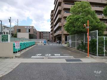 駐車場出入り口