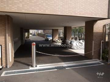 駐車場入口（ロボットゲート付き）