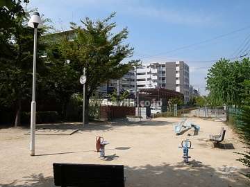 敷地の北東側には大浜公園があります。