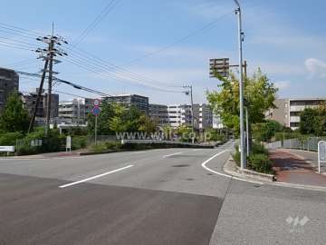 夙川から見たヴィークコート夙川香櫨園の遠景