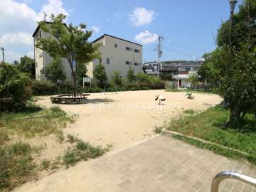 敷地に隣接する段上4丁目東公園
