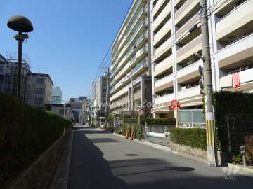 敷地南側の前面道路（東側から）