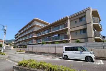 アクシアス宝塚小林の外観（南東側から）