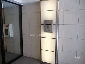 エントランスはオートロック付きです。