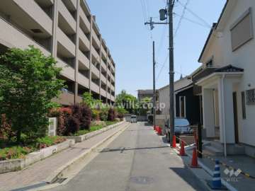敷地南側の前面道路