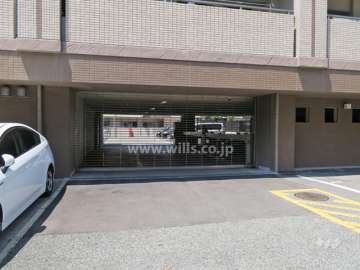 駐車場出入り口（ロボットゲート付き）