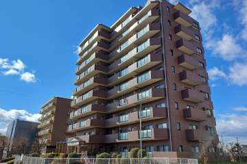 ノバ茨木の外観（北東側から）