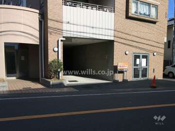 駐車場出入り口