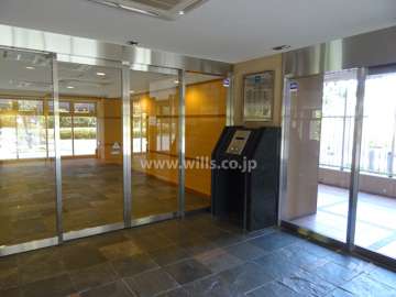 エントランスはオートロック付きです。