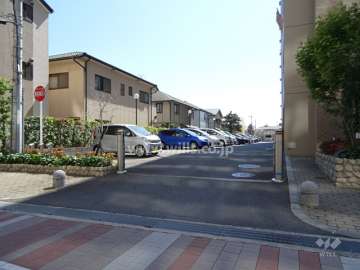 駐車場の出入り口（ロボットゲート付き）