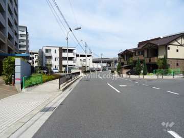 敷地東側の前面道路