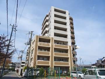 アズ・メイプ・リバティの外観（南西側から）