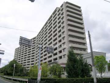 リバーガーデン千里中央の外観（南東側から）