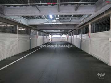 敷地内駐車場の屋内平面式は分譲駐車場区画が多いです。