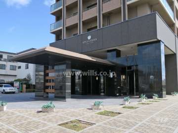 車寄せスペースのあるエントランス