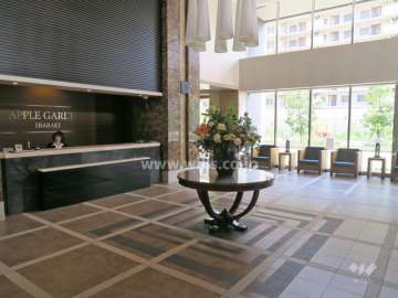 二層吹き抜けのエントランスホール