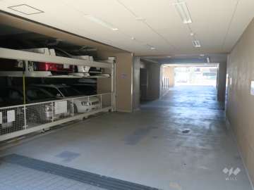 敷地内駐車場（屋内機械式）