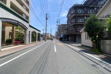 敷地南側の前面道路
