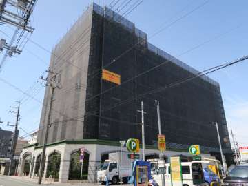 エルクレア茨木アーバンライフの外観（南東側から）※平成28年4月16日現在大規模修繕工事中