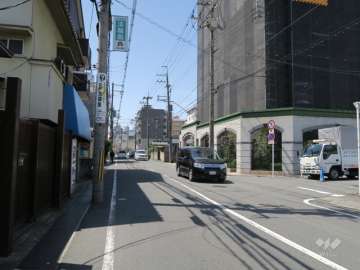 敷地南側の前面道路