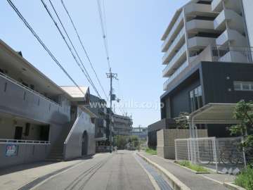 敷地北西側の前面道路