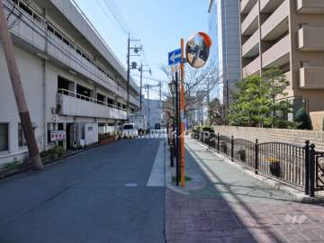 敷地東側の前面道路