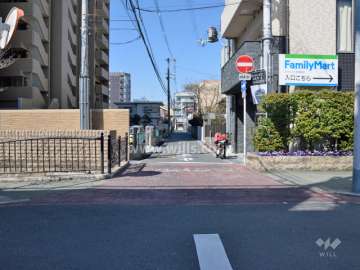 敷地北側の前面道路