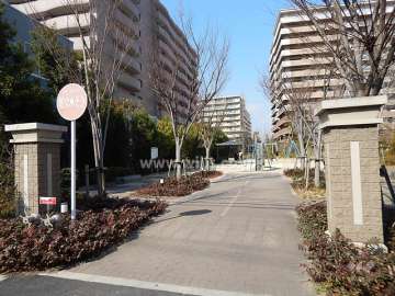 敷地東側にある公園