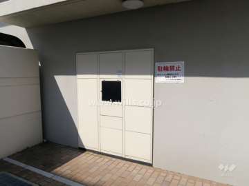 エントランスはオートロック付きです。