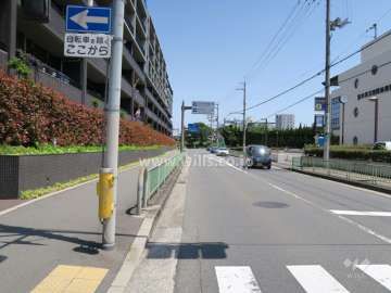 敷地東側の前面道路