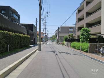 敷地北側の前面道路