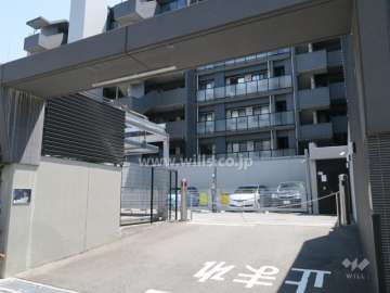 敷地内駐車場の入り口はロボットゲート付きです。