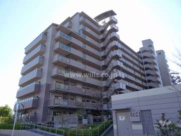 ジオ茨木学園町４番館の外観（北東側から）