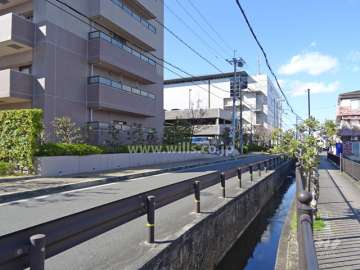 敷地東側の前面道路
