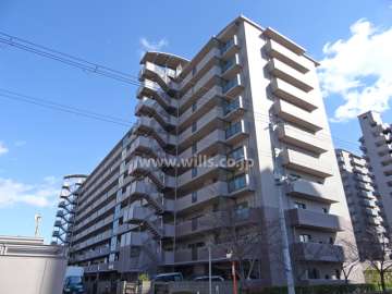 ジオ茨木学園町1番館の外観（北西側から）